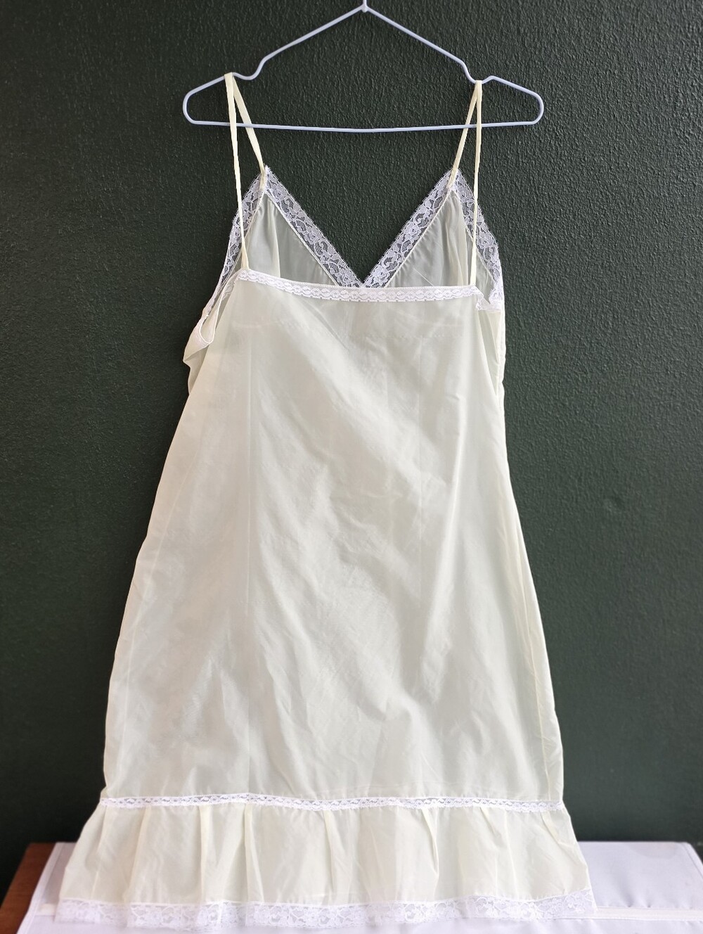 Vintage Light Yellow Lace-Trim Slip with Delicate V-Neck Nylon - Picture 3 of 3